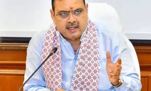 राजस्थान में जानलेवा सड़क हादसों के बाद सरकार सख्त, 30 दिसंबर तक सड़क सुधार और अतिक्रमण हटाने के निर्देश राजस्थान में जानलेवा सड़क हादसों के बाद सरकार सख्त, 30 दिसंबर तक सड़क सुधार और अतिक्रमण हटाने के निर्देश