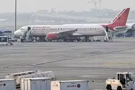 तकनीकी गड़बड़ी से दिल्ली एयरपोर्ट पर उड़ी यात्रियों की नींद, 100 से ज्यादा उड़ानें लेट