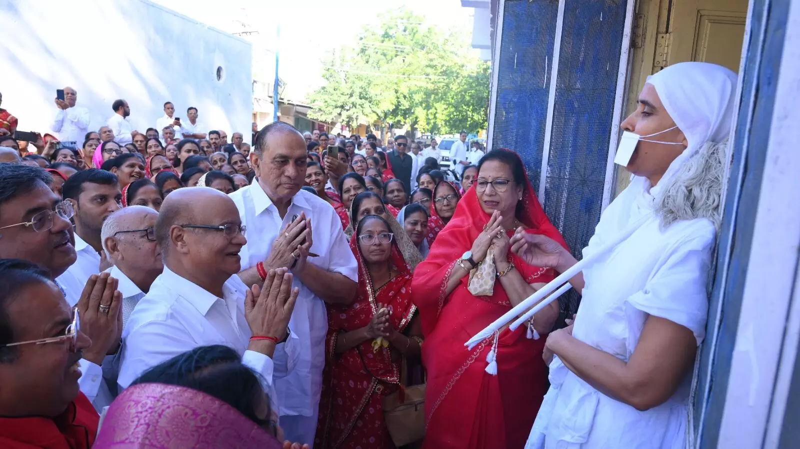 भीलवाड़ा वासियों की श्रद्धा एवं भक्ति हम कभी भूला नहीं पाएंगे-कुमुदलता म.सा. भीलवाड़ा वासियों की श्रद्धा एवं भक्ति हम कभी भूला नहीं पाएंगे-कुमुदलता म.सा.