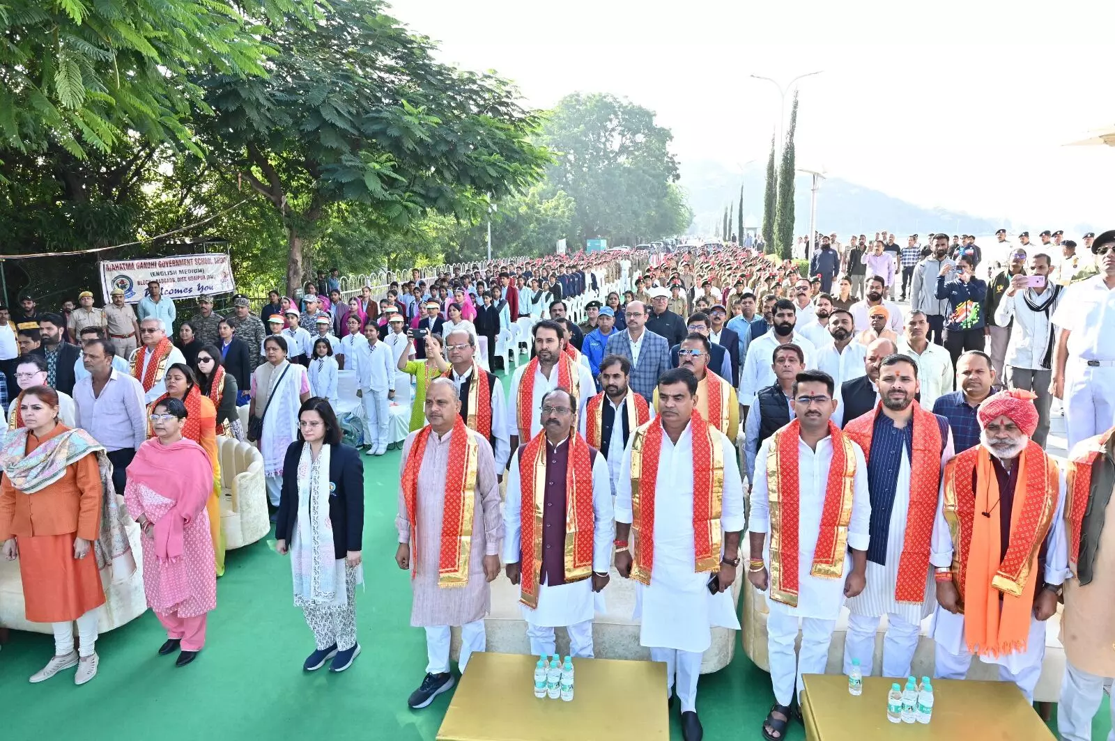 प्रभारी मंत्री मीणा के आतिथ्य में फतहसागर की पाल पर हुआ आयोजन प्रभारी मंत्री मीणा के आतिथ्य में फतहसागर की पाल पर हुआ आयोजन