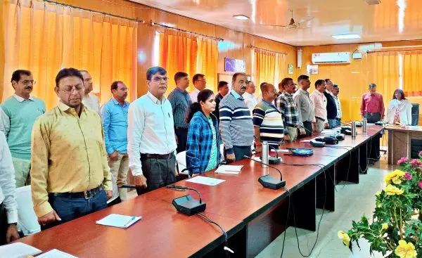 वंदे मातरम से हुआ शिक्षा विभाग की बैठक का आगाज वंदे मातरम से हुआ शिक्षा विभाग की बैठक का आगाज