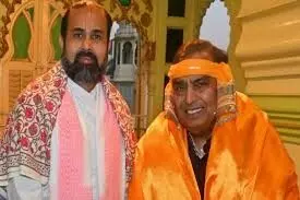 मुकेश अंबानी ने किए श्रीनाथजी दर्शन,नाथद्वारा में 100 कमरों वाले सेवा सदन के निर्माण की घोषणा मुकेश अंबानी ने किए श्रीनाथजी दर्शन,नाथद्वारा में 100 कमरों वाले सेवा सदन के निर्माण की घोषणा