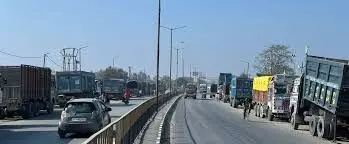 भीलवाड़ा के हाईवे पर मौत की रफ्तार: ओवरलोड, ओवरस्पीड और गलत दिशा के वाहनों से बढ़ा हादसों का खतरा, जिम्मेदार तमाशबीन