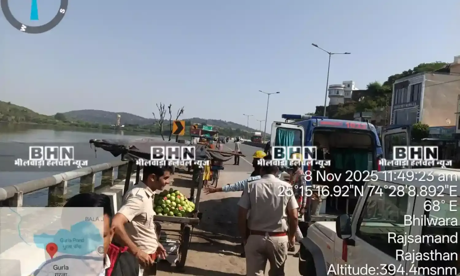 हाइवे 758 पर लॉरीया से वाहन पार्किंग होने से, दुर्घटना बचाव के लिए हाइवे से रेहड़ी-लॉरी हटाई हाइवे 758 पर लॉरीया से वाहन पार्किंग होने से, दुर्घटना बचाव के लिए हाइवे से रेहड़ी-लॉरी हटाई