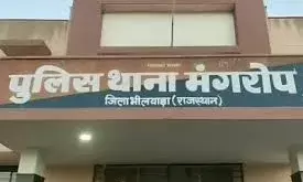 लिफ्ट में फंसी नौ साल की बच्ची की मौत, कंटेनर की टक्कर से ग्रामीण की जान गई लिफ्ट में फंसी नौ साल की बच्ची की मौत, कंटेनर की टक्कर से ग्रामीण की जान गई