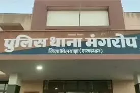 लिफ्ट में फंसी नौ साल की बच्ची की मौत, कंटेनर की टक्कर से ग्रामीण की जान गई लिफ्ट में फंसी नौ साल की बच्ची की मौत, कंटेनर की टक्कर से ग्रामीण की जान गई