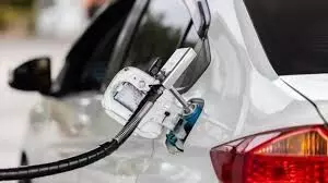 क्या सीएनजी वास्तव में ‘स्वच्छ ईंधन’ है? जानिए इस दावे की सच्चाई