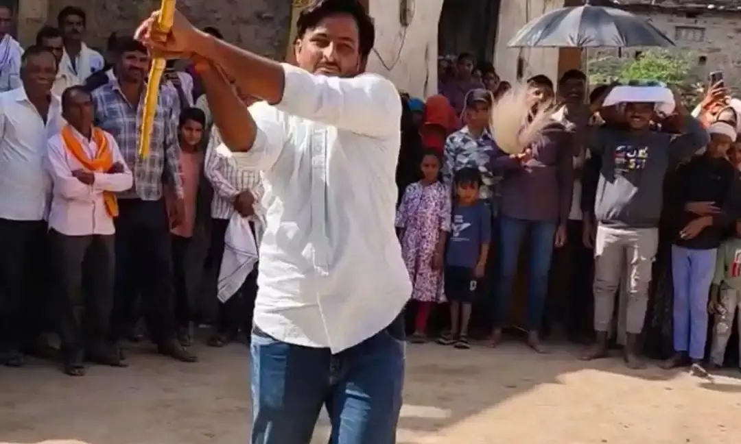 सोपुरा गांव में समाधि पूजन पर हुआ अखाड़ा प्रदर्शन, करतब देखकर दंग रह गए लोग