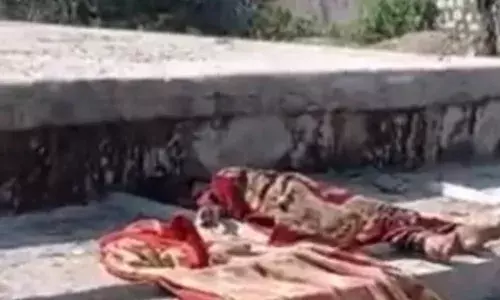 चित्तौड़गढ़ में मंडी में मिला अज्ञात युवक का शव, शरीर पर फफोले—बीमारी या नशे से मौत की आशंका चित्तौड़गढ़ में मंडी में मिला अज्ञात युवक का शव, शरीर पर फफोले—बीमारी या नशे से मौत की आशंका