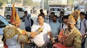 सड़क सुरक्षा अभियान के तहत यमराज ने दिया ट्रैफिक नियमों की दी नसीहत सड़क सुरक्षा अभियान के तहत यमराज ने दिया ट्रैफिक नियमों की दी नसीहत