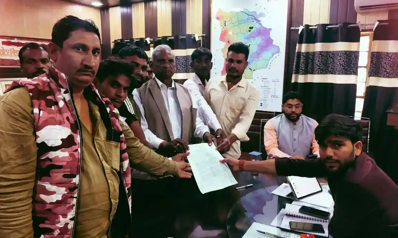 नई अरणी ग्रामवासियों ने शराब ठेका हटाने की मांग को लेकर एसडीएम को ज्ञापन दिया