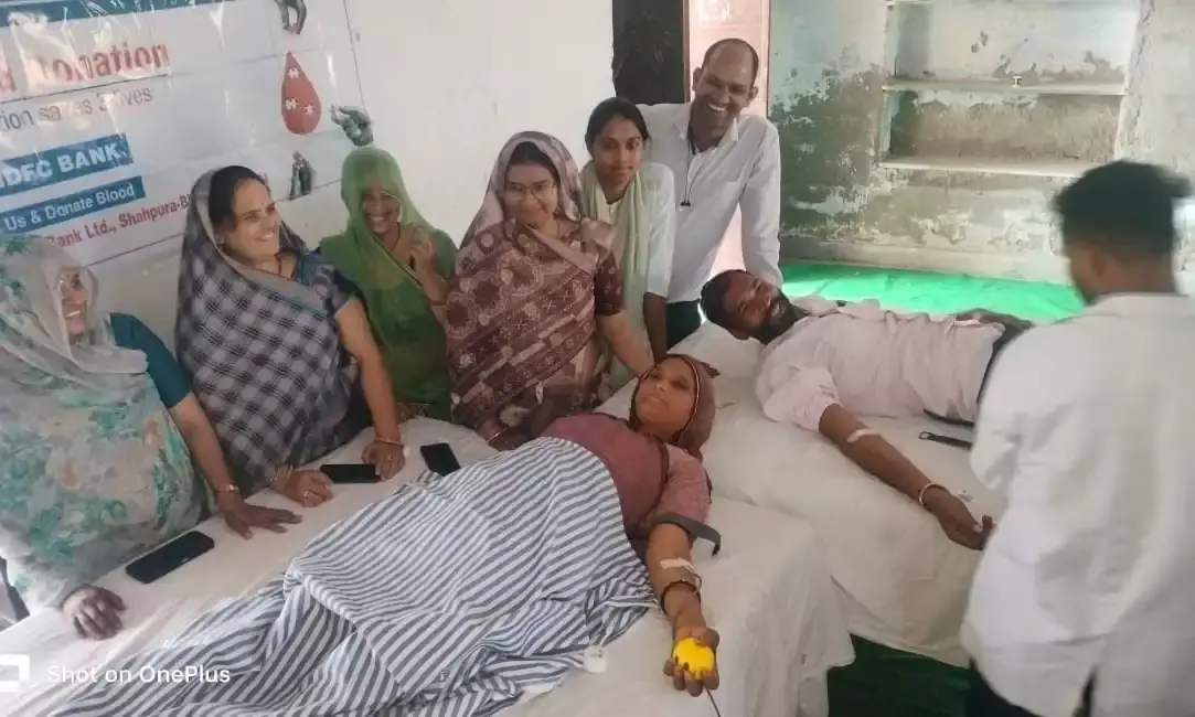 76 यूनिट किया  रक्तदान