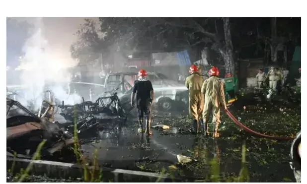 दिल्ली में धमाका के बाद पूरी दिल्ली में हाई अलर्ट, 8 की मौत; फोरेंसिक टीम मौके पर पहुंची