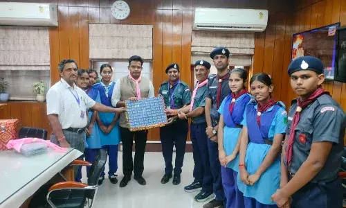 जिला कलक्टर ने किया स्काउट गाइड स्टीकर का विमोचन