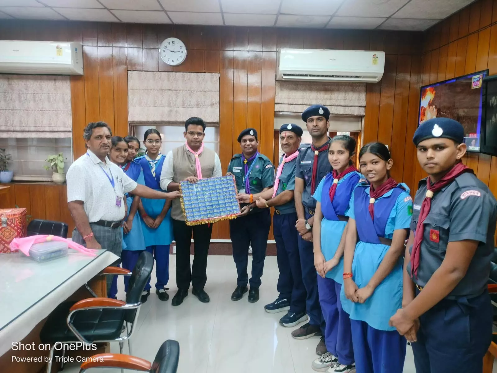 जिला कलक्टर ने किया स्काउट गाइड स्टीकर का विमोचन