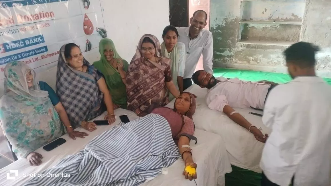 76 यूनिट किया  रक्तदान