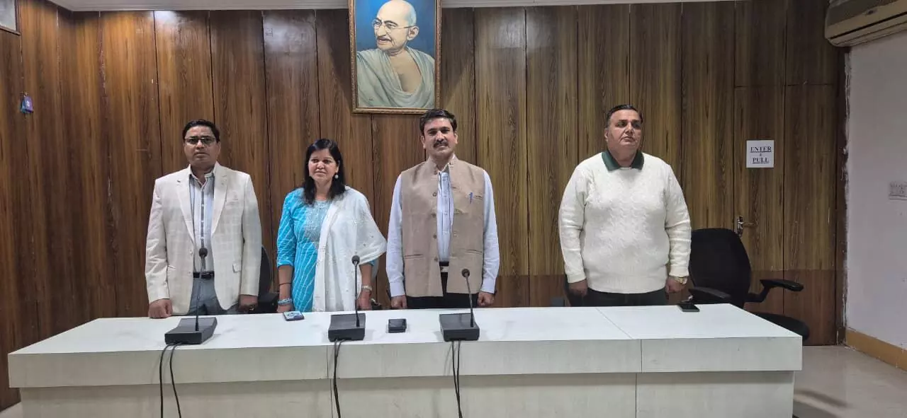 वंदे मातरम के 150 वर्ष पर आबकारी विभाग ने स्वदेशी और राष्ट्रीय एकता का लिया संकल्प