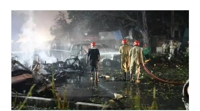 दिल्ली में धमाका के बाद पूरी दिल्ली में हाई अलर्ट, 8 की मौत; फोरेंसिक टीम मौके पर पहुंची