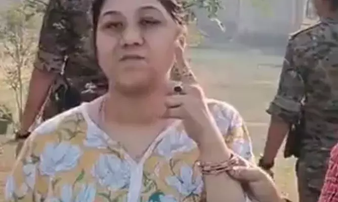 पूर्णिया के सिपाही टोला जगदंब स्कूल बूथ नंबर 23 पर... ... बिहार विधानसभा चुनाव के दूसरे चरण के  मतदान ,कई जगह EVM खराब   ,दांव पर बड़े नेताओं की प्रतिष्ठा