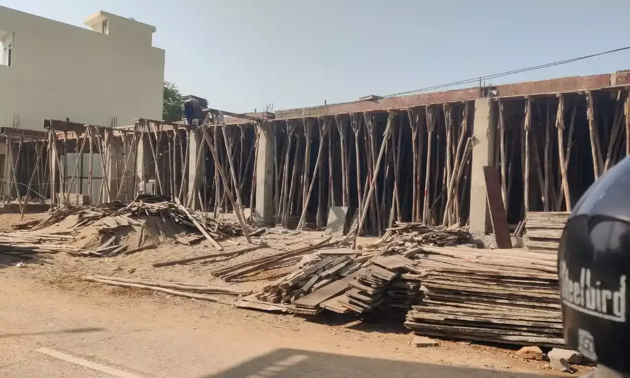 मांडलगढ़ में आवासीय भूमि पर हो रहा वाणिज्यिक निर्माण, शिकायत कलेक्टर तक पहुंची