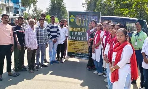 ग्रीनवैली विद्यालय में शिक्षा पर केंद्रित प्रेरक नुक्कड़ नाटक का आयोजन