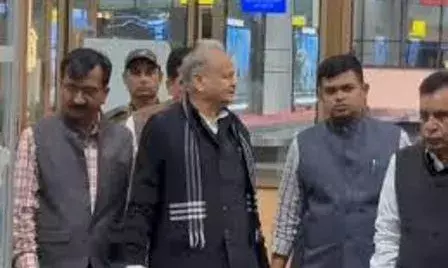 पूर्व मुख्यमंत्री अशोक गहलोत उदयपुर पहुंचे, डबोक एयरपोर्ट पर कांग्रेसजनों ने किया भव्य स्वागत