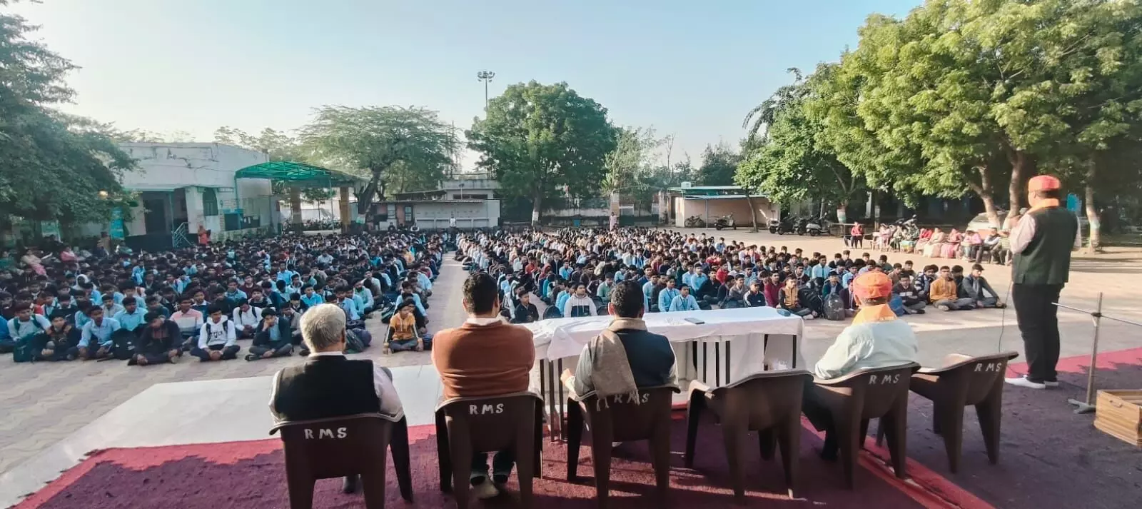 राजेन्द्र मार्ग स्कूल में दत्तोपंत ठेगडी जन्मदिवस पर बिनयांजली सभा का आयोजन