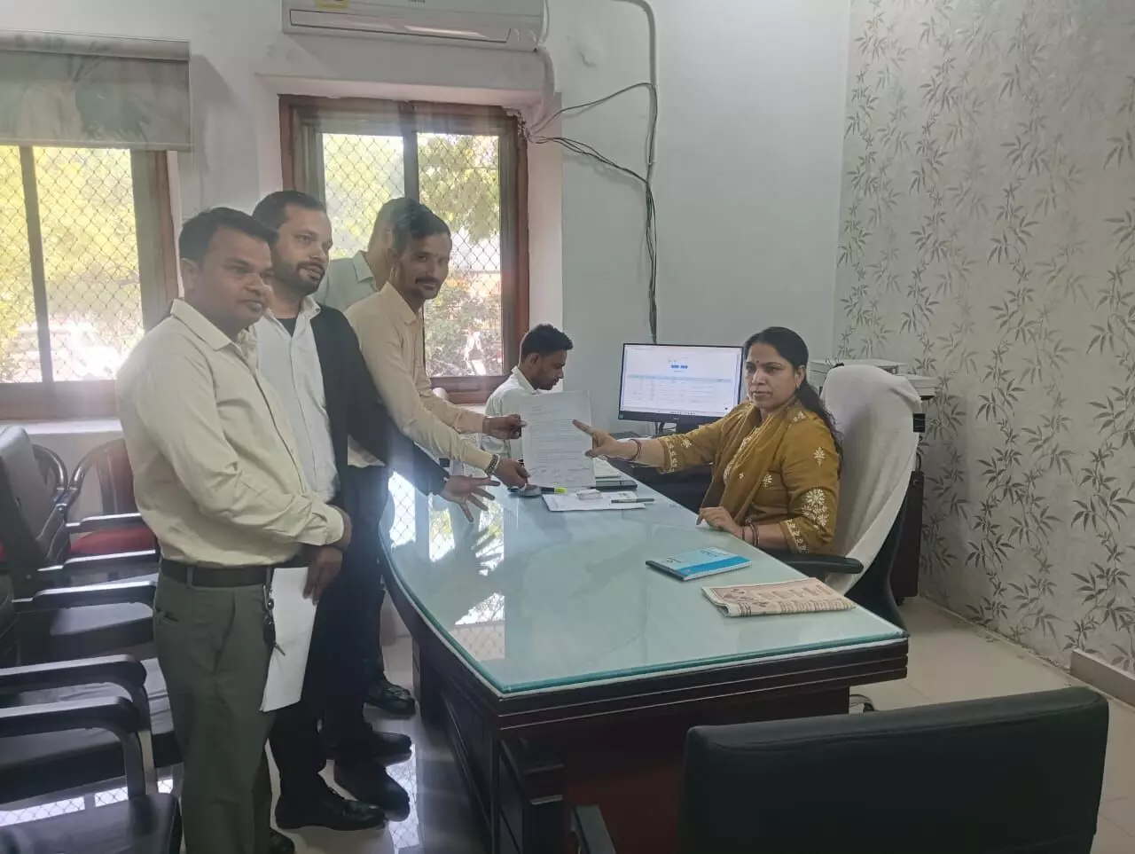 नेहरू विहार की गंदगी से परेशान कॉलोनीवासी, एडीएम को सौंपा ज्ञापन नेहरू विहार की गंदगी से परेशान कॉलोनीवासी, एडीएम को सौंपा ज्ञापन