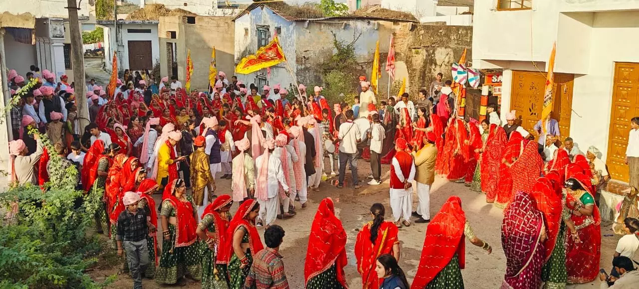 लक्ष्मीनारायण भगवान ठाकुर जी का 13वां भव्य अन्नकूट महोत्सव सम्पन्न, निकली भव्य शोभायात्रा लक्ष्मीनारायण भगवान ठाकुर जी का 13वां भव्य अन्नकूट महोत्सव सम्पन्न, निकली भव्य शोभायात्रा