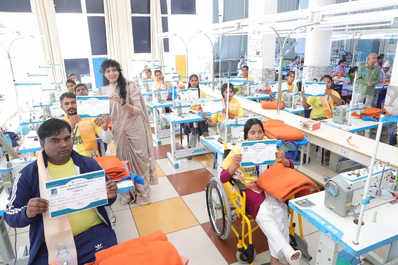 दिव्यांगजनों का 67वां सिलाई प्रशिक्षण बैच सम्पन्न