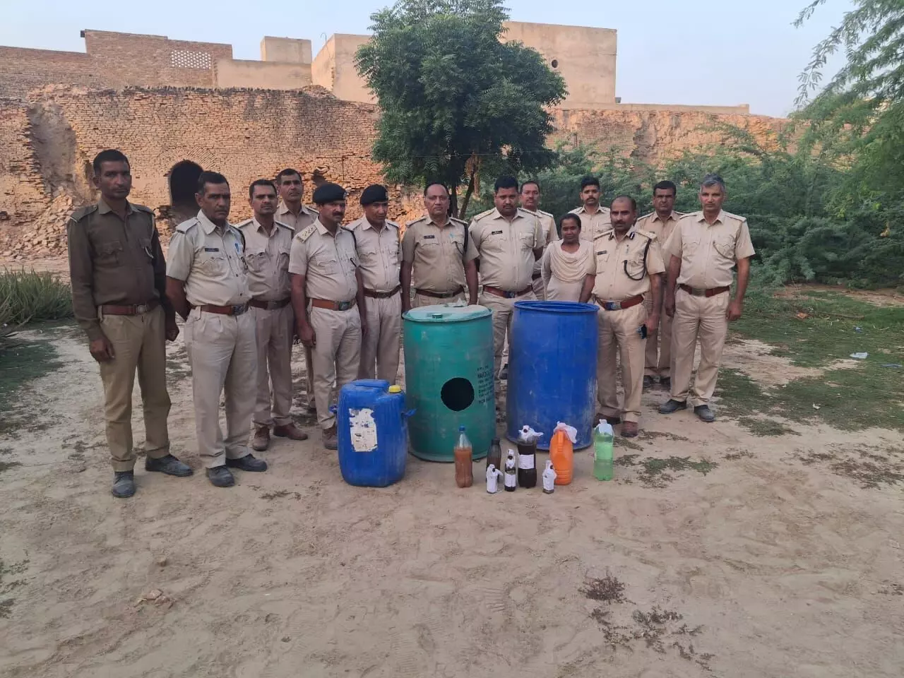 आबकारी विभाग का विशेष अभियान, प्रदेश में अवैध मदिरा पर प्रभावी कार्रवाई जारी आबकारी विभाग का विशेष अभियान, प्रदेश में अवैध मदिरा पर प्रभावी कार्रवाई जारी