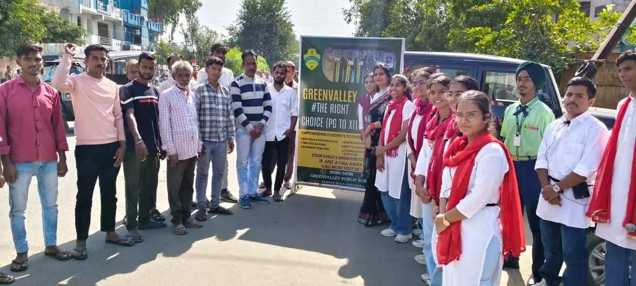 ग्रीनवैली विद्यालय में शिक्षा पर केंद्रित प्रेरक नुक्कड़ नाटक का आयोजन