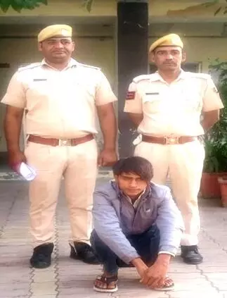 ट्रक से डीजल और माल चोरी के मामले में था वांछित