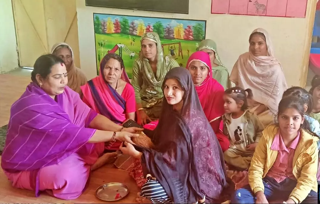 आंगनबाड़ी केन्द्रों पर मनाई भगवान बिरसा मुण्डा की 150वीं जयंती