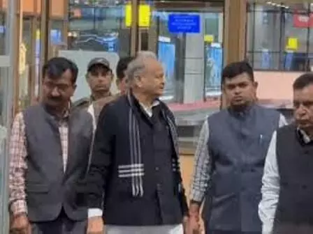 पूर्व मुख्यमंत्री अशोक गहलोत उदयपुर पहुंचे, डबोक एयरपोर्ट पर कांग्रेसजनों ने किया भव्य स्वागत