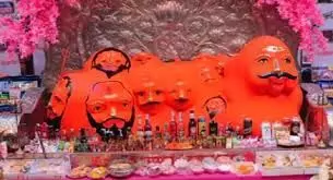 भैरव अष्टमी: 1500 प्रकार का भोग, 20 तरह की शराब और 64 चॉकलेट अर्पित