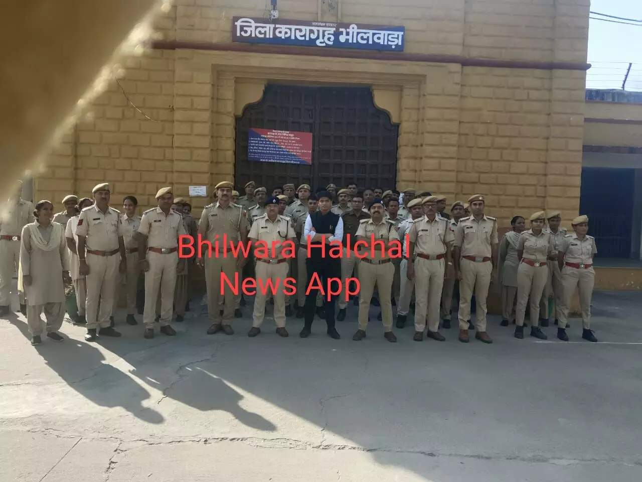 40 मिनिट तक चली जांच, निषिद्ध सामग्री नहीं मिली