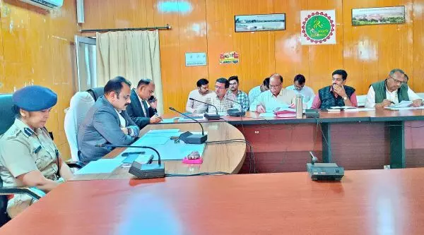 अवैध खनन और परिवहन पर सख्त कार्रवाई करें, टास्क फोर्स 24 घंटे सक्रिय रहे :कलक्टर