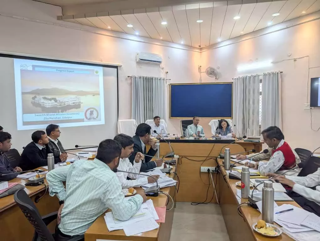 संयुक्त शासन सचिव ने ली पंचायतीराज योजनाओं की समीक्षा बैठक संयुक्त शासन सचिव ने ली पंचायतीराज योजनाओं की समीक्षा बैठक