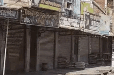 चित्तौड़गढ़: भाजपा नेता के शव को ले जा रही एंबुलेंस रोकी, SHO ने दिखाई पिस्तौल — परिजनों ने कलेक्ट्रेट पर दिया धरना, शाम तक बनी सहमति