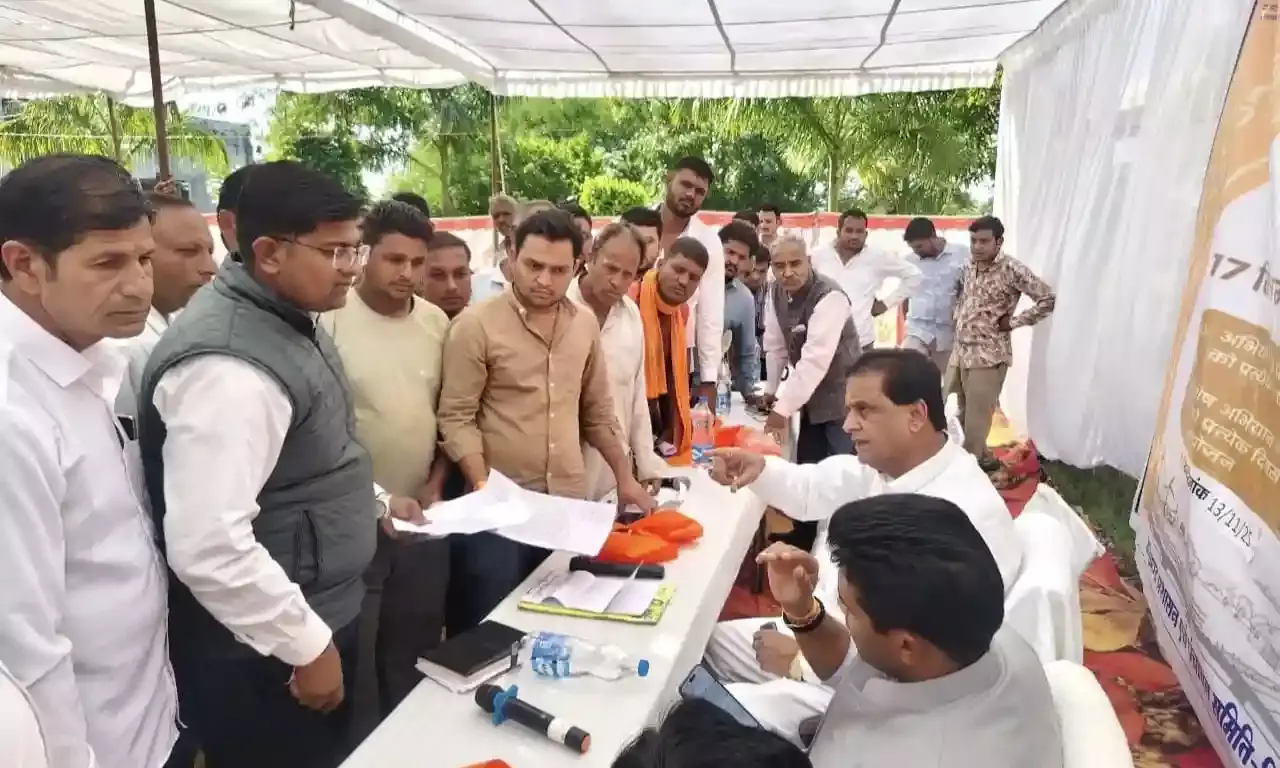 जिला कलक्टर ने कनेरा और सरसी फॉलोअप शिविरों का किया निरीक्षण