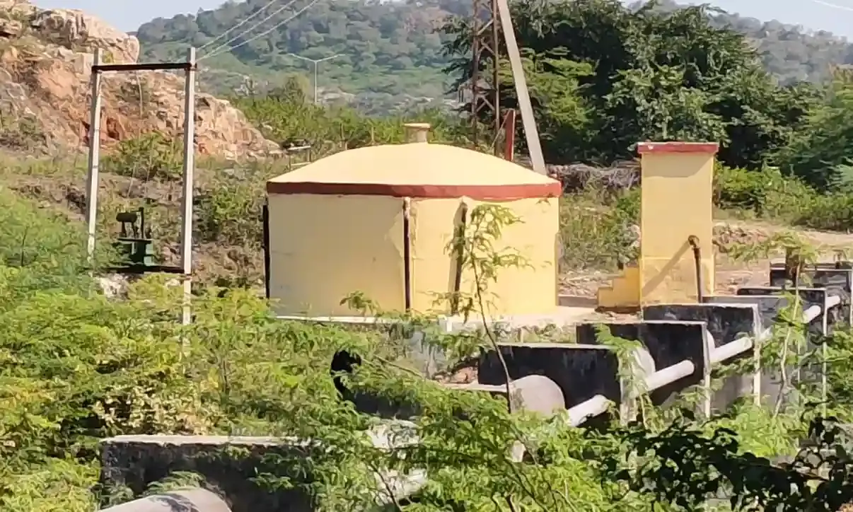 गुरलां में लाखों खर्च के बाद भी ग्रामीण पी रहे फ्लोराइड युक्त पानी गुरलां में लाखों खर्च के बाद भी ग्रामीण पी रहे फ्लोराइड युक्त पानी