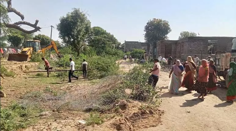 पुरानी अमरगढ़ में तीन साल पुराने अतिक्रमण पर चला प्रशासन का बुलडोज़र पुरानी अमरगढ़ में तीन साल पुराने अतिक्रमण पर चला प्रशासन का बुलडोज़र