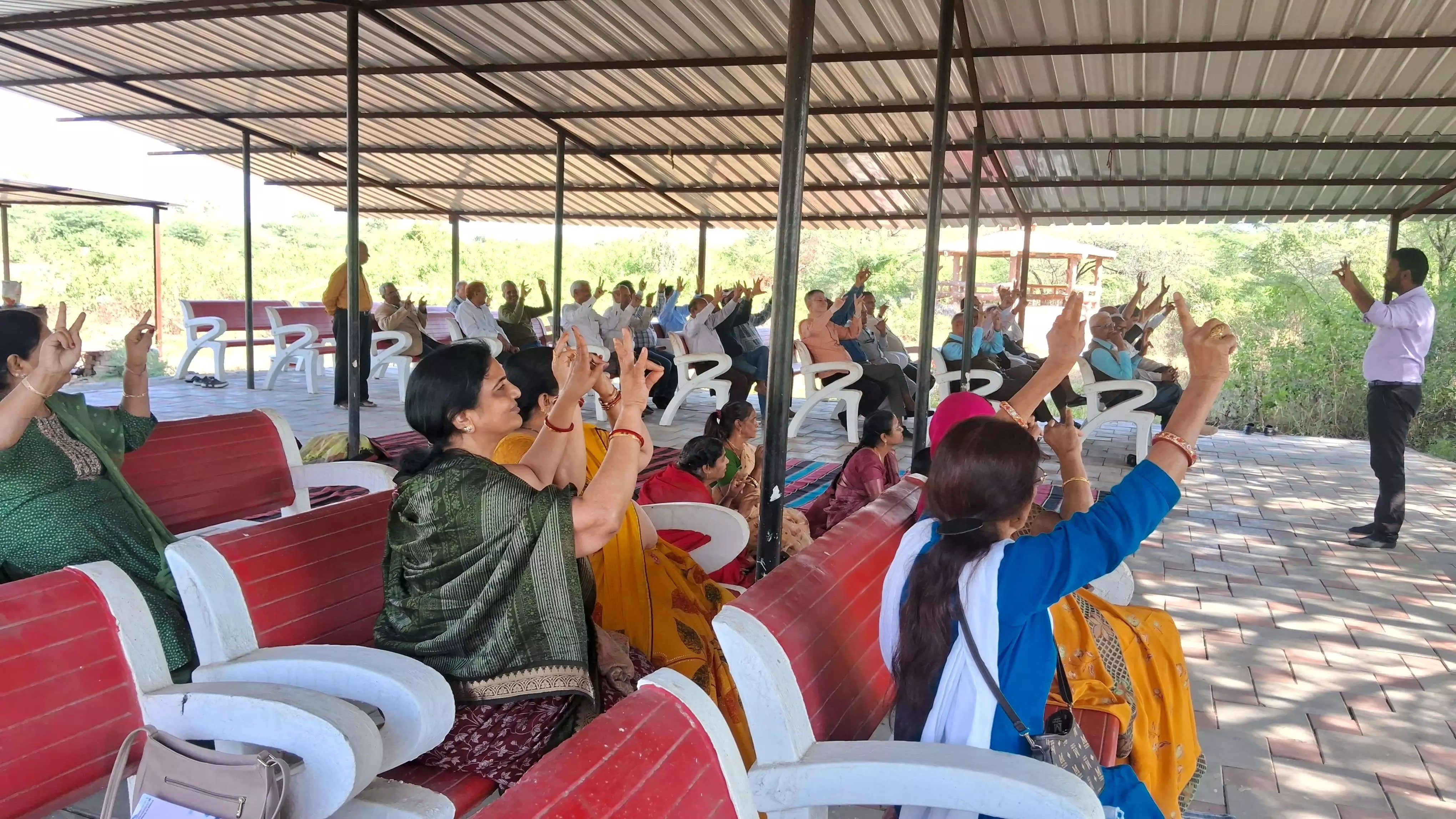 सेवानिवृत अधिकारियों का दीपावली स्नेह मिलन आयोजन