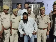 भाजपा नेता रमेश ईनाणी हत्याकांड में पुलिस को बड़ी सफलता, आरोपी से बाइक और हेलमेट बरामद भाजपा नेता रमेश ईनाणी हत्याकांड में पुलिस को बड़ी सफलता, आरोपी से बाइक और हेलमेट बरामद