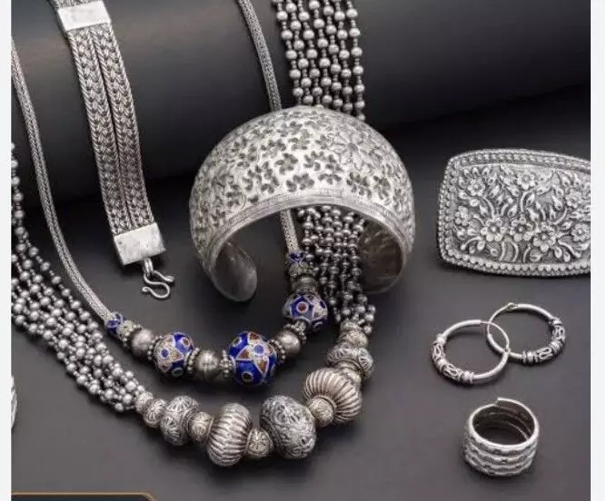 💰 RBI का बड़ा ऐलान: अब सोने के साथ चांदी पर भी मिलेगा लोन, जानिए कब से लागू होगा नया नियम