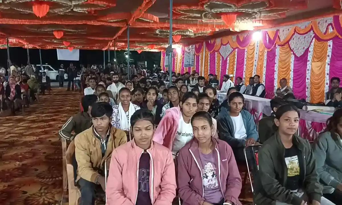 काना खेड़ा में रात्रि चौपाल: 75 से अधिक परिवाद दर्ज, अधिकांश का मौके पर निस्तारण