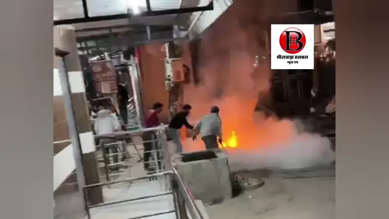 बीच राह गैस टंकी में लगी आग ,मची अफरा तफरी बीच राह गैस टंकी में लगी आग ,मची अफरा तफरी