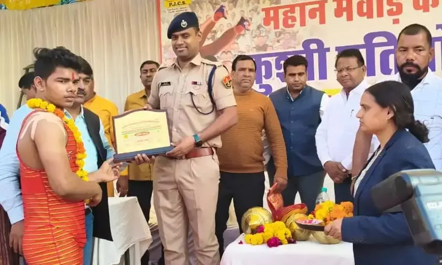 मेवाड़ केसरी कुश्ती प्रतियोगिता: धीरज चौधरी ने जीता खिताब, तीन सौ पहलवानों ने दिखाया दम मेवाड़ केसरी कुश्ती प्रतियोगिता: धीरज चौधरी ने जीता खिताब, तीन सौ पहलवानों ने दिखाया दम