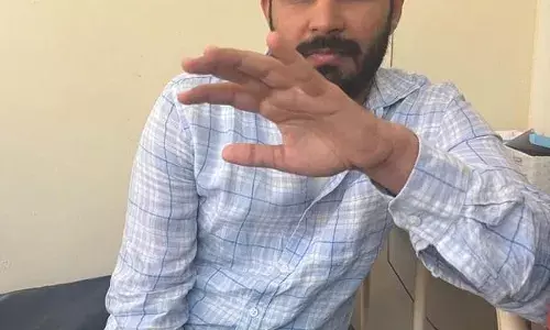 ट्रोमा सेंटर के चिकित्साधिकारी 3.70 लाख की रिश्वत लेते रंगे हाथों गिरफ्तार ट्रोमा सेंटर के चिकित्साधिकारी 3.70 लाख की रिश्वत लेते रंगे हाथों गिरफ्तार